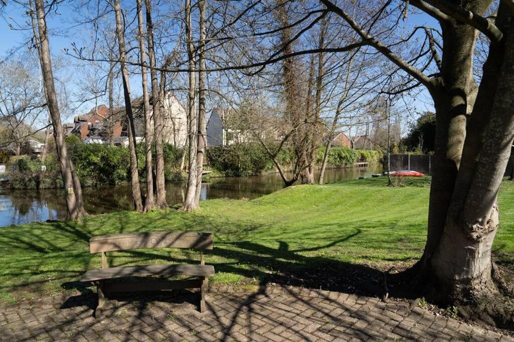 Surrey Hills Escape: Riverside Walks & Quick Links Godalming Eksteriør billede